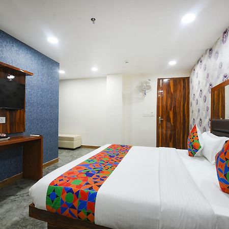 Fabhotel Mona Continental - Nr Laxmi Nagar It Hub Нью-Дели Экстерьер фото