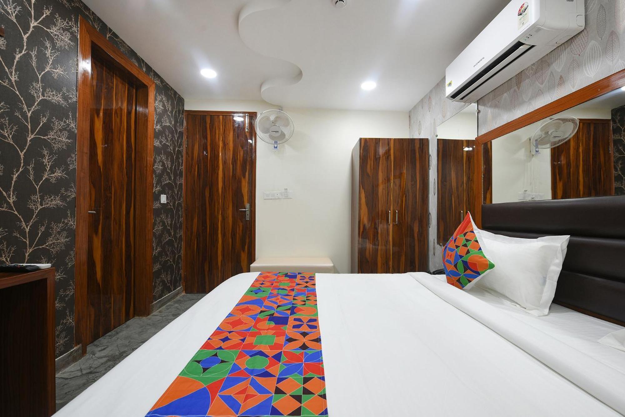 Fabhotel Mona Continental - Nr Laxmi Nagar It Hub Нью-Дели Экстерьер фото