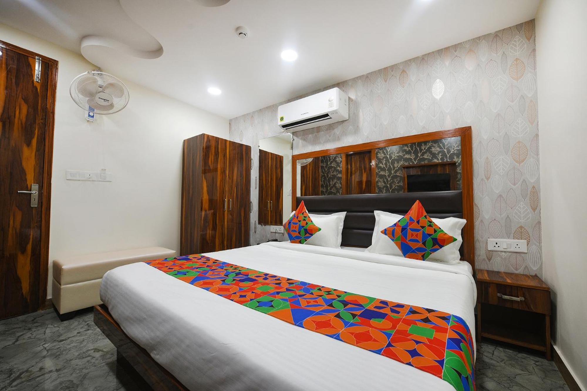 Fabhotel Mona Continental - Nr Laxmi Nagar It Hub Нью-Дели Экстерьер фото