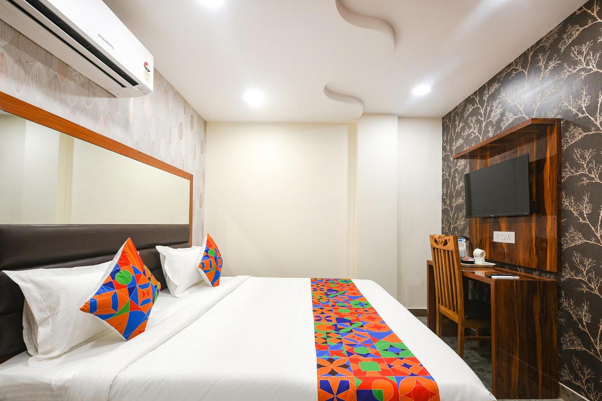 Fabhotel Mona Continental - Nr Laxmi Nagar It Hub Нью-Дели Экстерьер фото