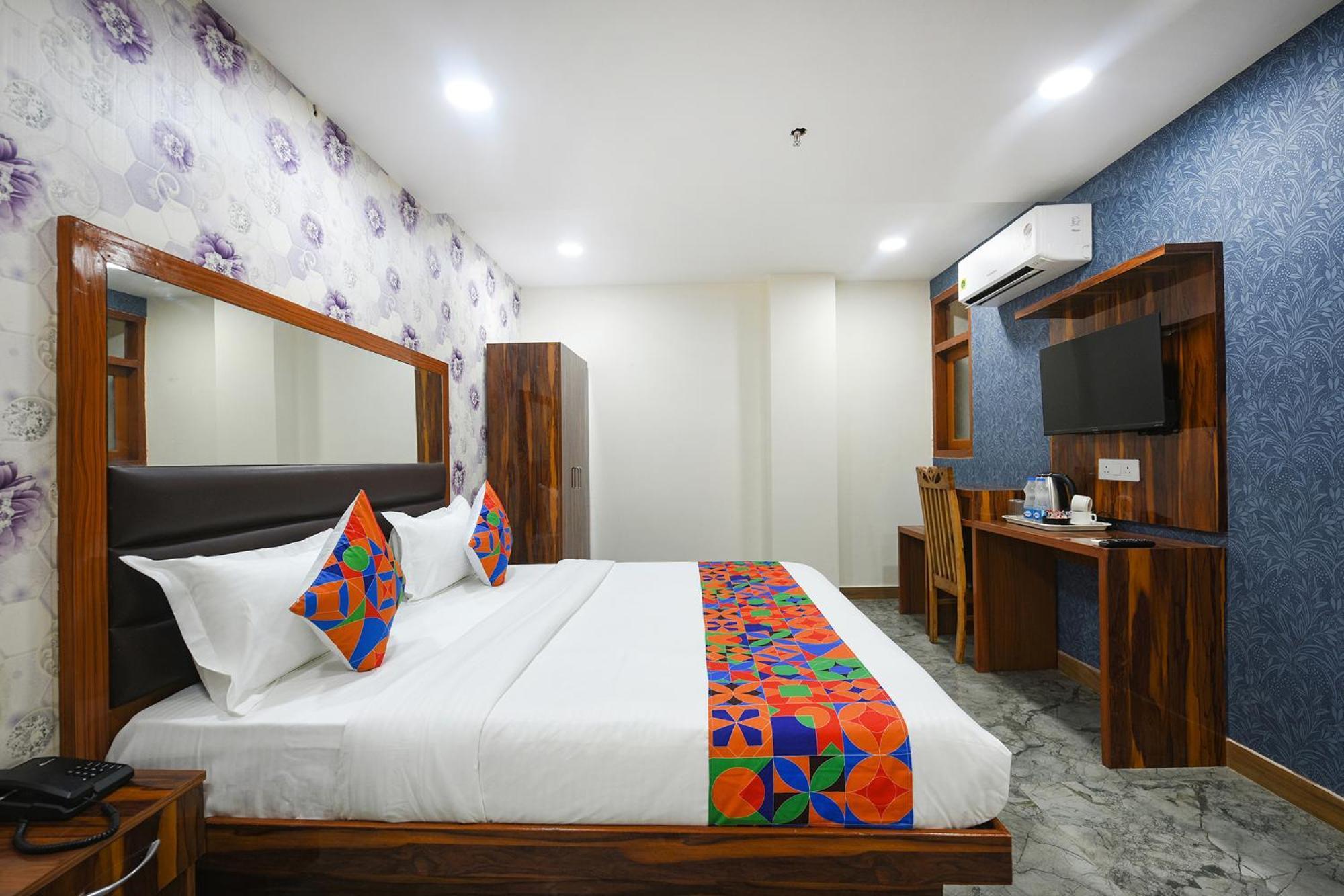 Fabhotel Mona Continental - Nr Laxmi Nagar It Hub Нью-Дели Экстерьер фото