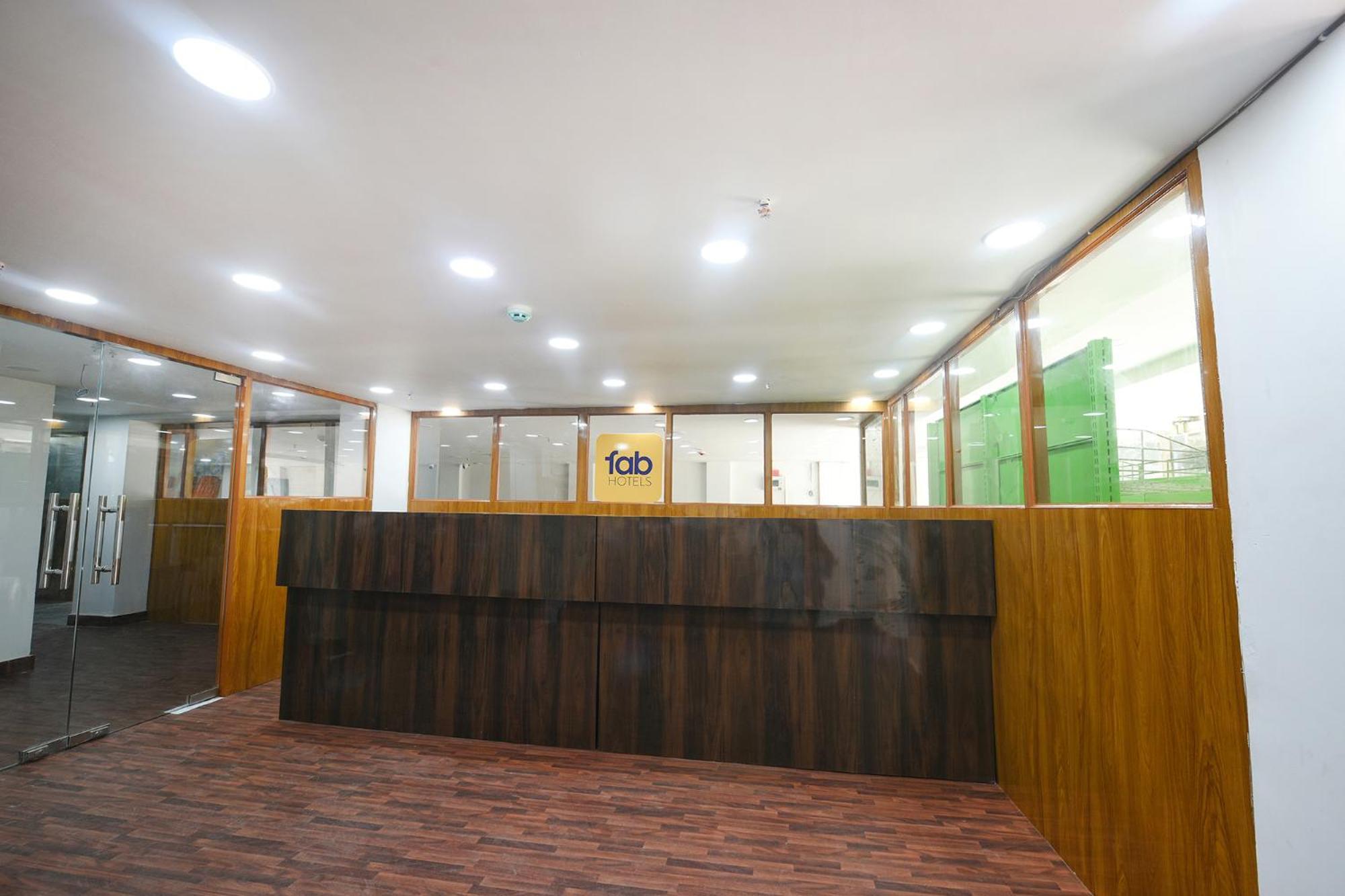 Fabhotel Mona Continental - Nr Laxmi Nagar It Hub Нью-Дели Экстерьер фото