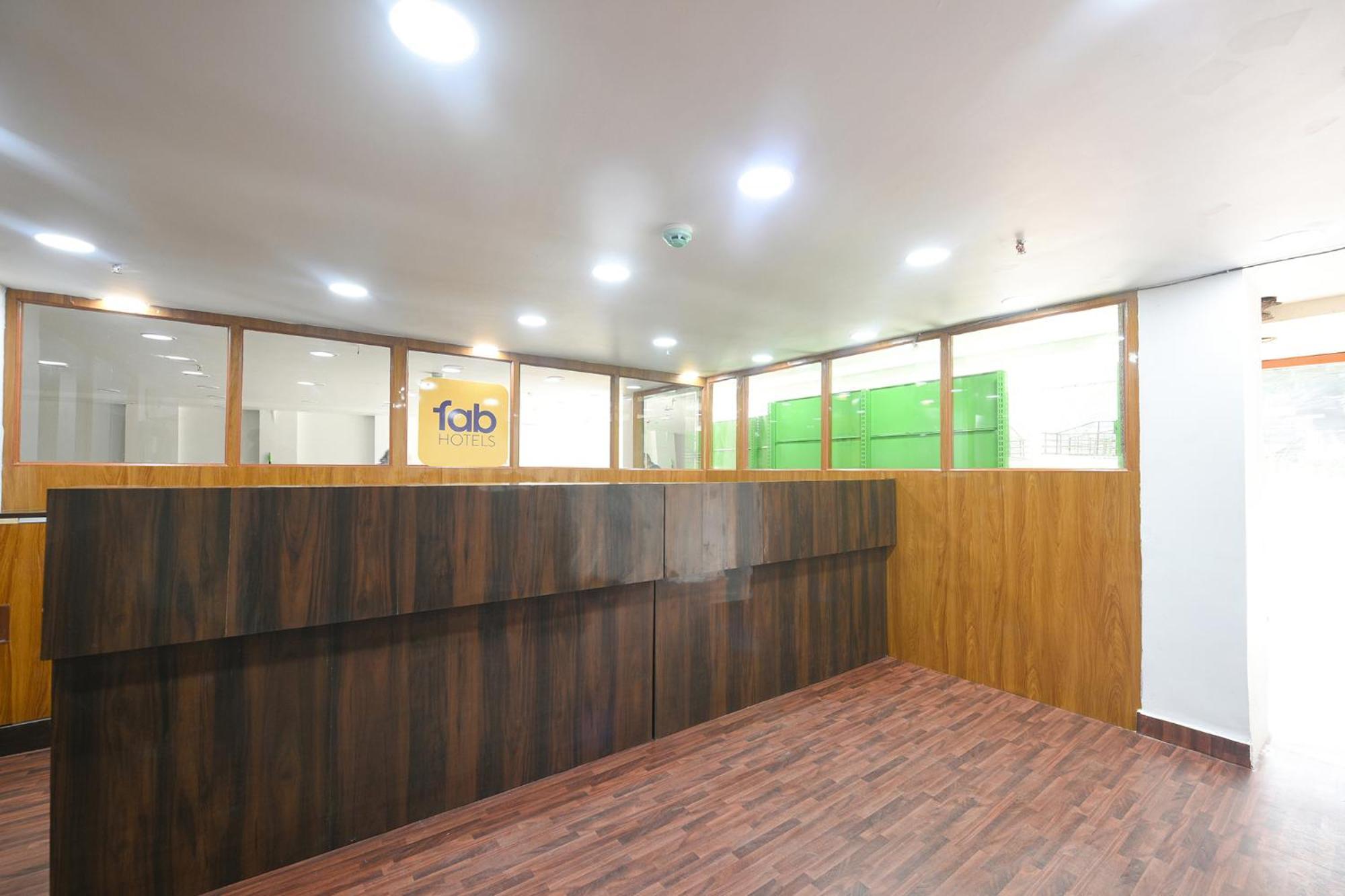 Fabhotel Mona Continental - Nr Laxmi Nagar It Hub Нью-Дели Экстерьер фото