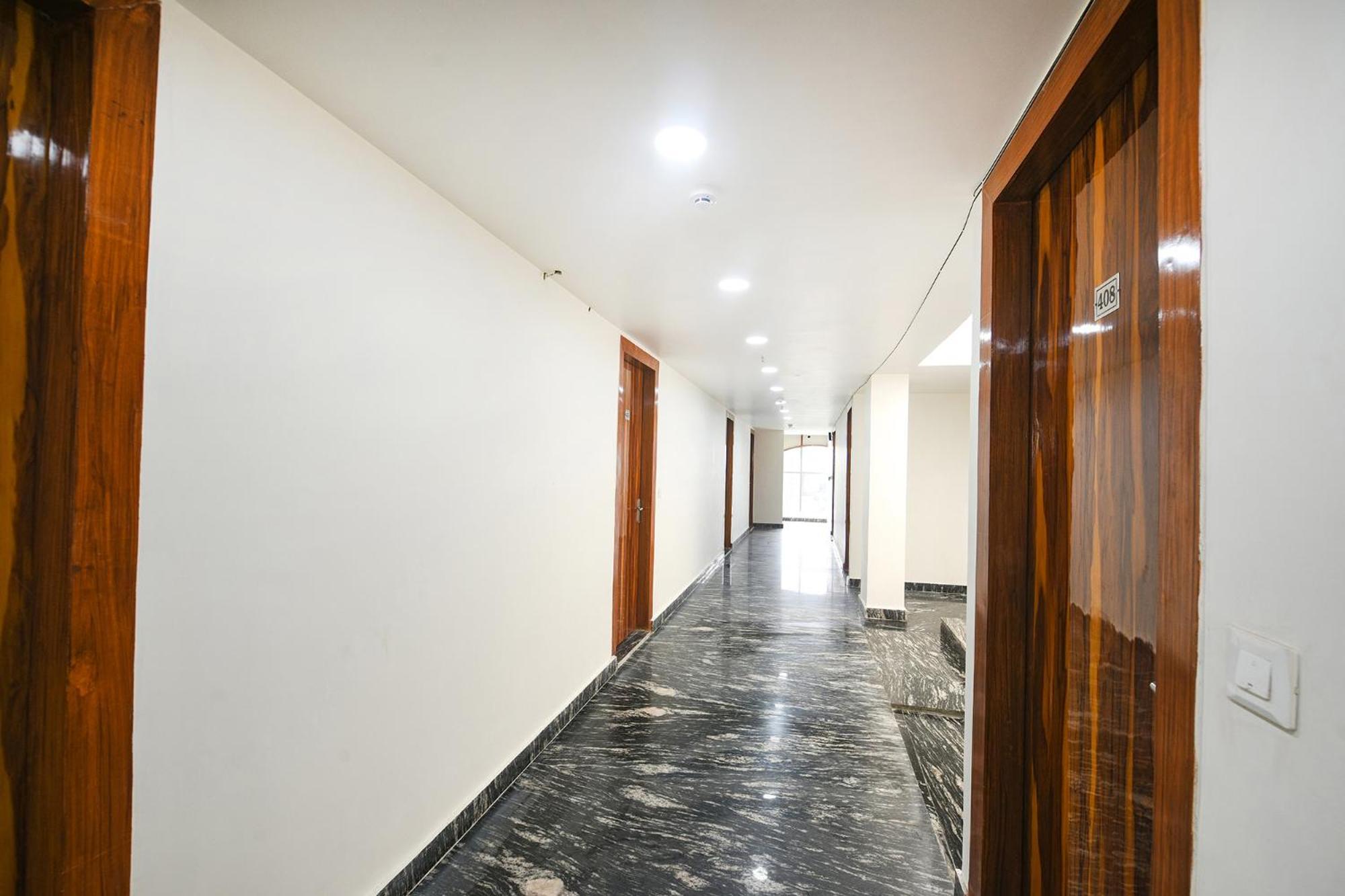 Fabhotel Mona Continental - Nr Laxmi Nagar It Hub Нью-Дели Экстерьер фото