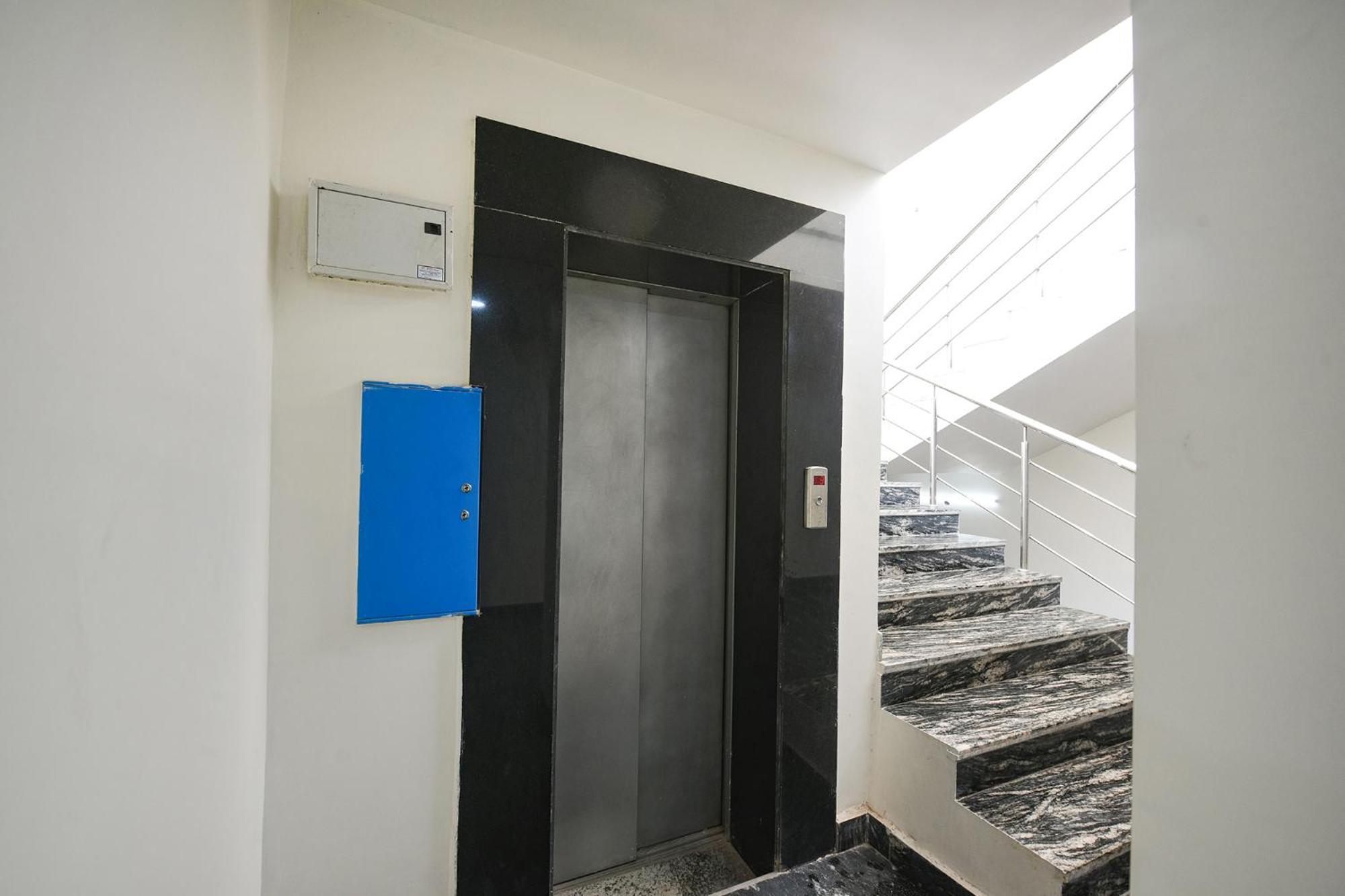Fabhotel Mona Continental - Nr Laxmi Nagar It Hub Нью-Дели Экстерьер фото